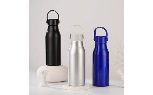 Nerezová láhev na mléko s karabinkou