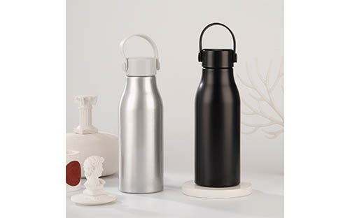 Nerezová láhev na mléko s karabinkou